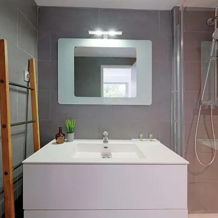 Apartment 1 Bedroom - Monet Museum & Trocadero